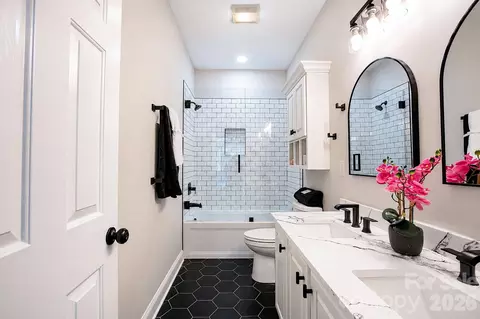 Bath - 1378 Valhalla Dr, Denver, NC 28037 photo 5 of 6