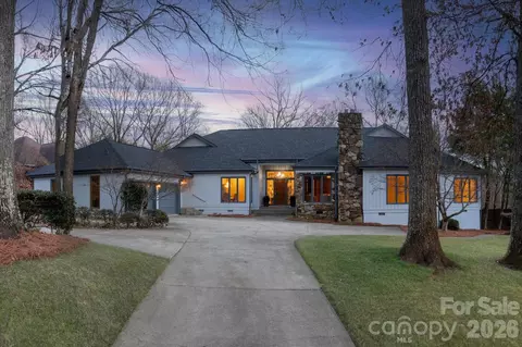 4310 Canoebrook Rd, Charlotte, NC 28210