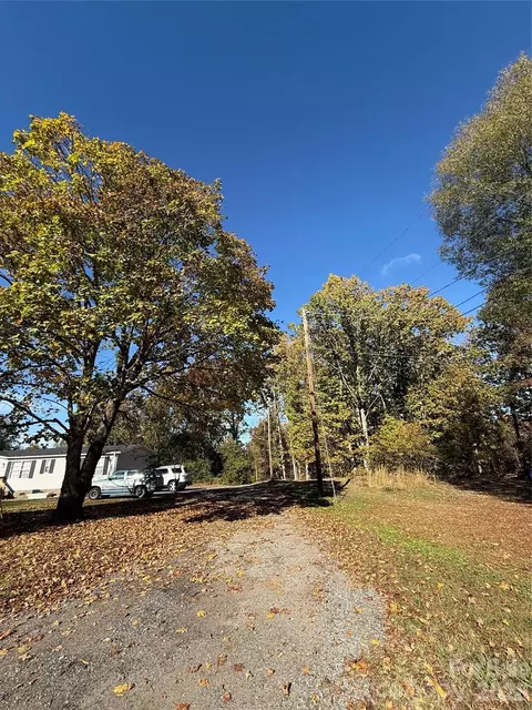 5586 Mountain Terrace Dr, Hickory, NC 28602