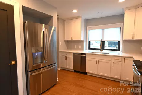 Kitchen - 3761 Rock Bridge Ne Dr NE, Conover, NC 28613 photo 3 of 4