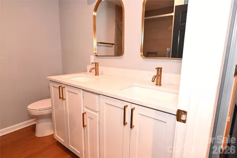 Bath - 3761 Rock Bridge Ne Dr NE, Conover, NC 28613 photo 3 of 5