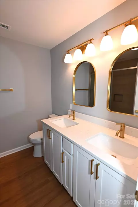 Bath - 3761 Rock Bridge Ne Dr NE, Conover, NC 28613 photo 2 of 5