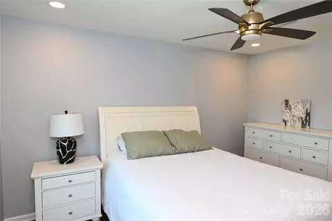 Bedroom - 3761 Rock Bridge Ne Dr NE, Conover, NC 28613 photo 4 of 5