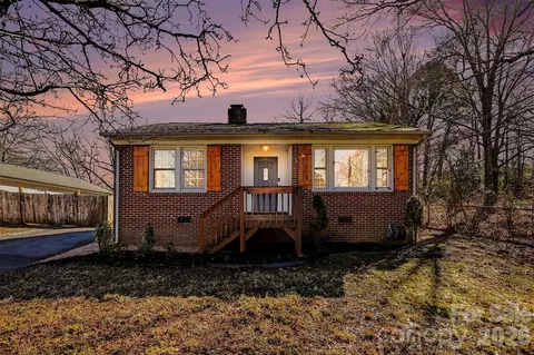614 N Rhyne St, Gastonia, NC 28054