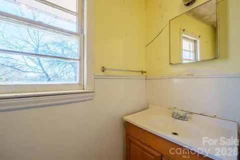 Bath - 502 Cardinal Ct, Davidson, NC 28036 photo 1 of 1