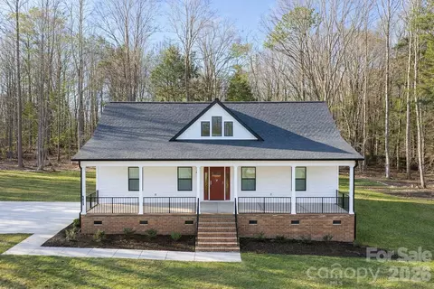 5021 Hillcrest Dr, Catawba, SC 29704