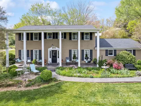 60 Club Knoll Ave, Waynesville, NC 28786