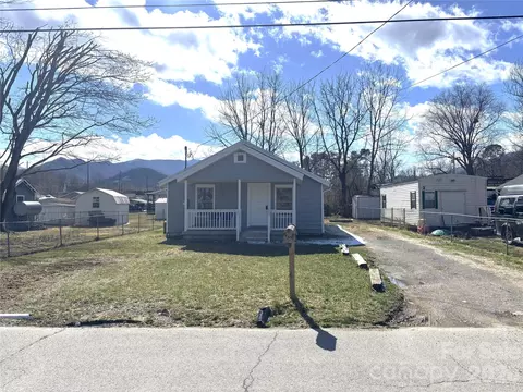 29 Fifth St, Waynesville, NC 28786