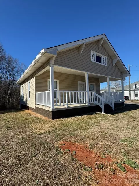 32 Pearl St, Granite Falls, NC 28630