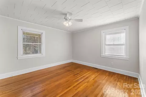 Bedroom - 2977 Us Highway 70 W, Marion, NC 28752 photo 3 of 4
