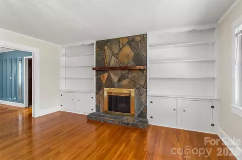Living - 2977 Us Highway 70 W, Marion, NC 28752 photo 3 of 4