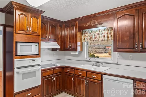 Kitchen - 2977 Us Highway 70 W, Marion, NC 28752 photo 1 of 2