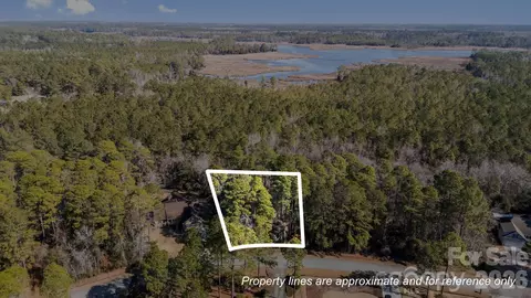 2067 Royal Pines Dr, New Bern, NC 28560