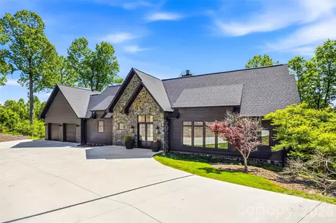 241 Tower Cir, Laurel Park, NC 28739