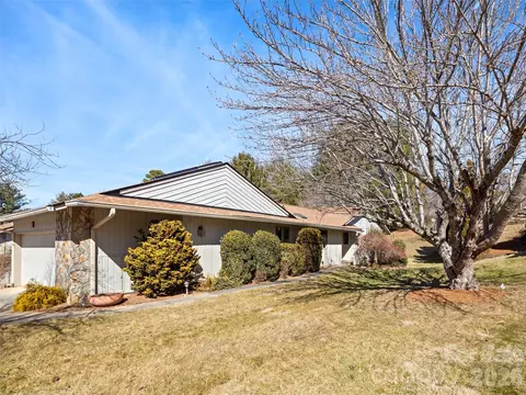 132 Deerlake Dr, Asheville, NC 28803