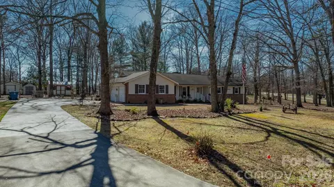 50 Camelot Ln, Taylorsville, NC 28681
