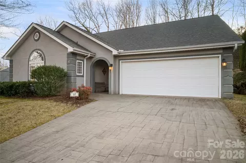 13 Stonebridge Dr, Asheville, NC 28805