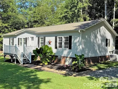 3433 Spinner Ct, Sherrills Ford, NC 28673