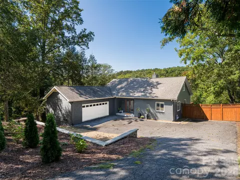 17 Beaverdam Ct, Asheville, NC 28804