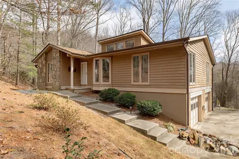 100 Ridgeview Dr, Hendersonville, NC 28792