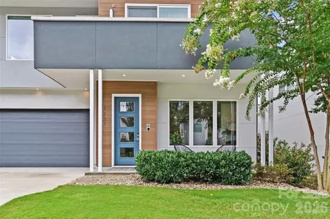 Exterior - 1237 Realta Dr, Charlotte, NC 28211 photo 2 of 8