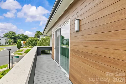 Exterior - 1237 Realta Dr, Charlotte, NC 28211 photo 4 of 8