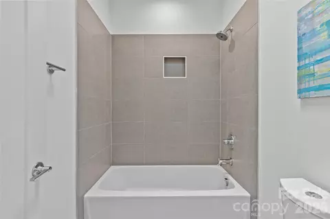 Bath - 1237 Realta Dr, Charlotte, NC 28211 photo 4 of 4