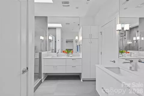Bath - 1237 Realta Dr, Charlotte, NC 28211 photo 1 of 4