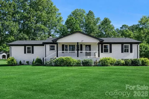 135 Old Gregory Ln, Lancaster, SC 29720