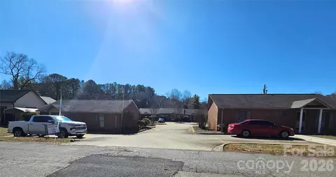 700 Battleground Ct, Kings Mountain, NC 28086