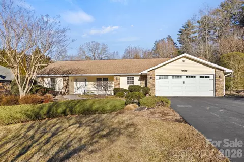 32 Stone House Rd, Hendersonville, NC 28739