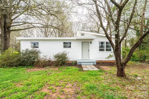 25 N Davis Ave, Newton, NC 28658