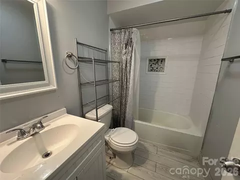 Bath - 614 Sunnybrook Dr, Monroe, NC 28110 photo 3 of 4