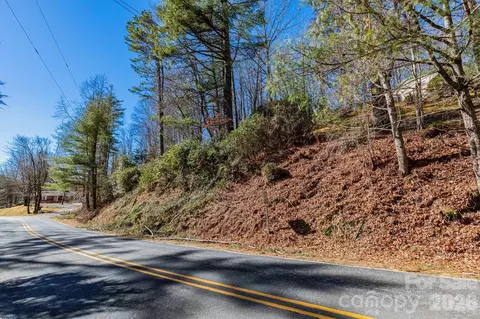 999 Flat Creek Valley Rd, Lake Toxaway, NC 28747