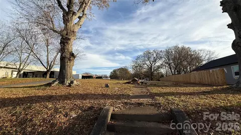 704 E Grover St, Shelby, NC 28150