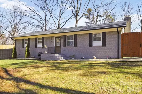 300 Forest Park Rd, Matthews, NC 28104