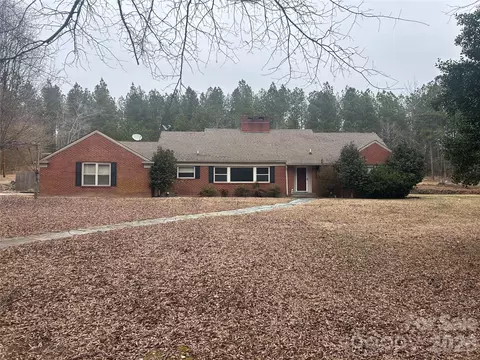 219 S Main St, Mount Gilead, NC 27306