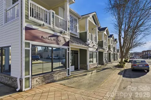 406 E Union St # B, Morganton, NC 28655