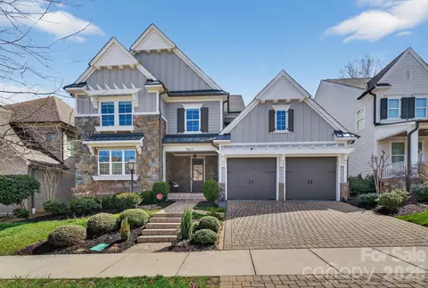 9815 Avenal Ln, Charlotte, NC 28270