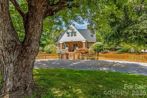 506 W Main St, Burnsville, NC 28714