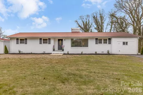 52 Baby Jane Ln, Hendersonville, NC 28792