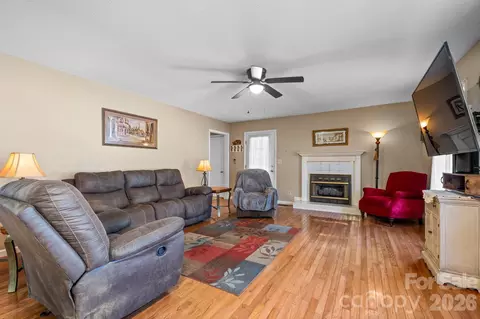 Living - 3956 Den Dr, Hickory, NC 28602 photo 1 of 1