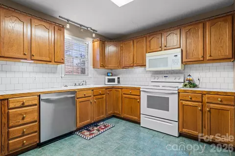 Kitchen - 3956 Den Dr, Hickory, NC 28602 photo 2 of 3