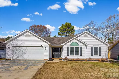 14209 Carriage Lake Dr, Charlotte, NC 28273