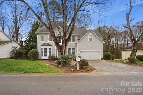 8725 Londonshire Dr, Charlotte, NC 28216