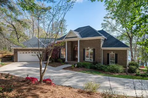 103 Shelter Cove Ln, Mooresville, NC 28117