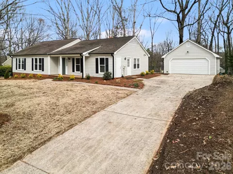 8207 Schooner Ln, Charlotte, NC 28270
