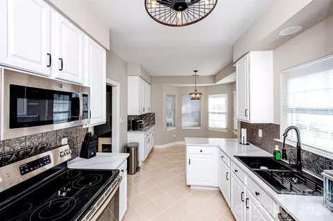 5919 Fitzwilliams Ln, Charlotte, NC 28270