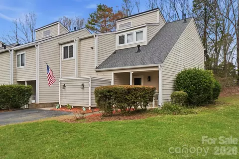 8407 Cricket Lake Dr, Charlotte, NC 28277