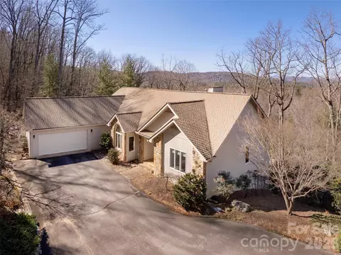 402 Claremont Dr, Flat Rock, NC 28731